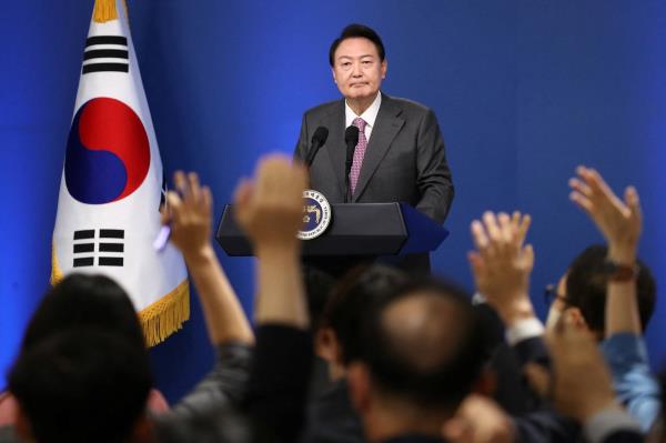 报道称，随着首尔努力改善与韩国的关系，日本正在考虑解除对韩国的出口管制